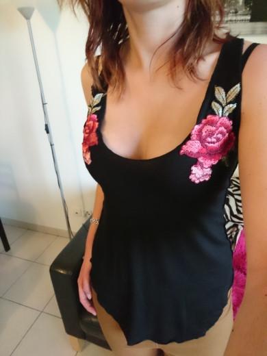 Fashion Sexy Black Tank Top Women cotton Floral patch in Embroidery vest Deep V Neck Sleeveless Tops summer Beachwear Tops white